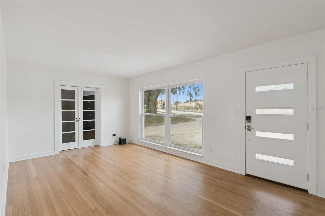 2210 E Anderson St - Photo 3 of 15