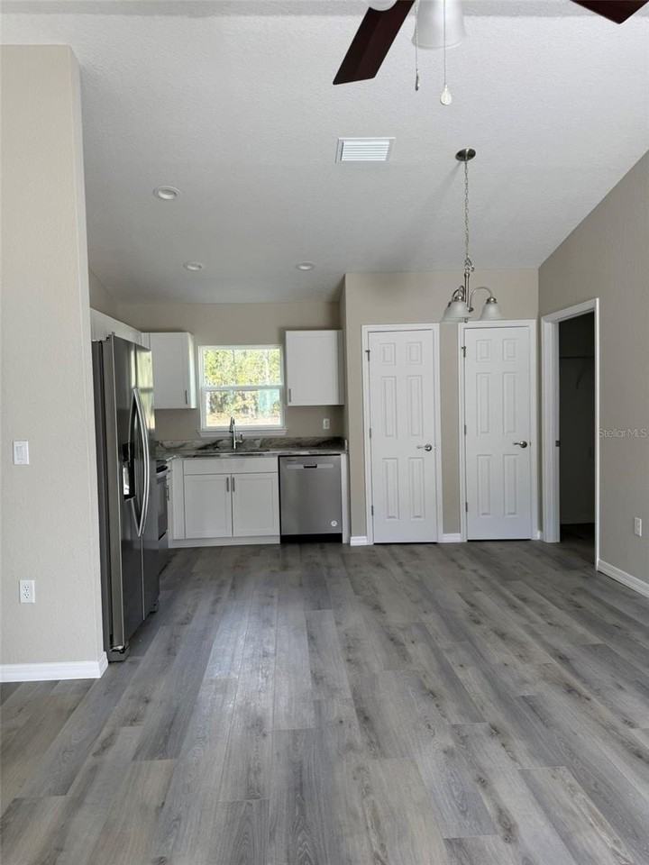 9539 N Travis Dr #B - Photo 3 of 11