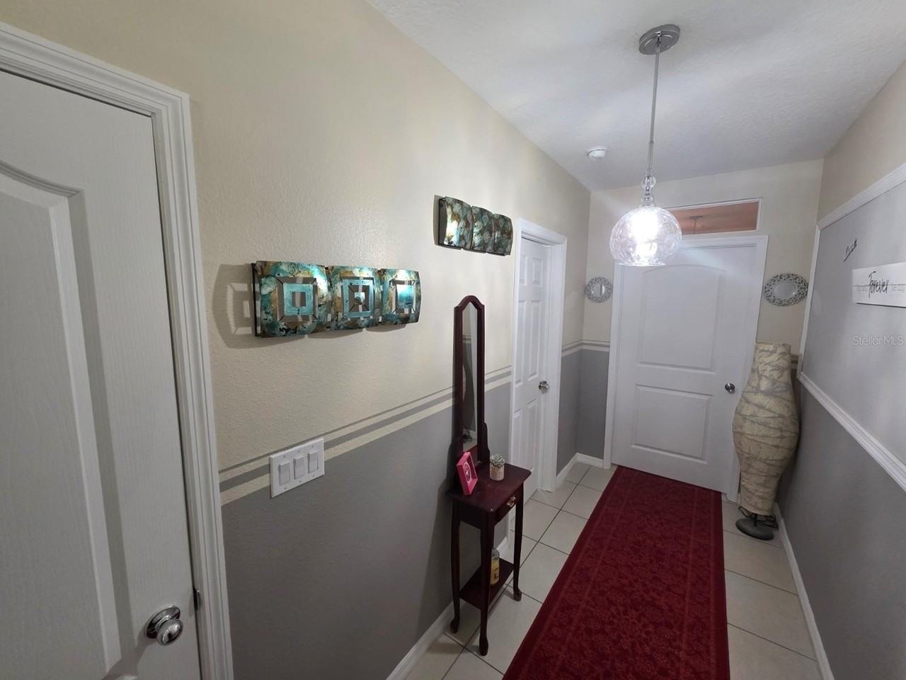 981 Chanler Dr - Photo 3 of 11