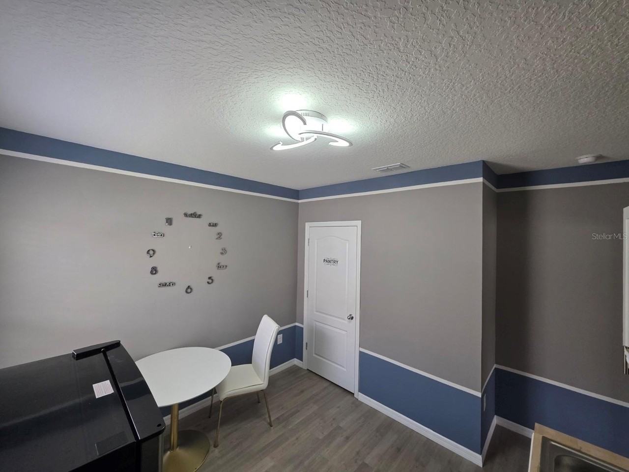 981 Chanler Dr - Photo 5 of 11