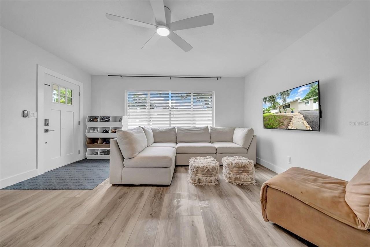 5548 Dartmouth Ave N - Photo 4 of 30