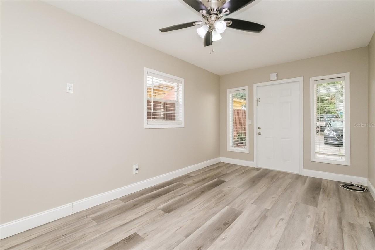 1203 1/2 Sheridan Rd - Photo 5 of 15