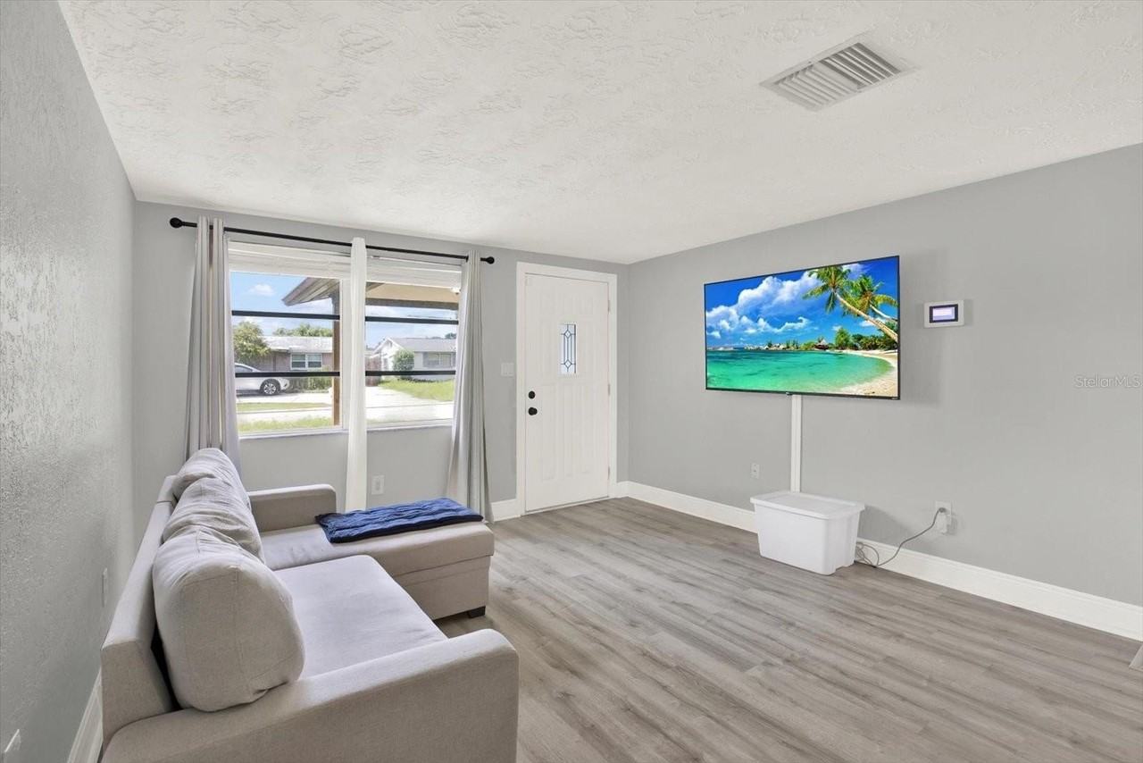 3543 Trask Dr - Photo 2 of 24