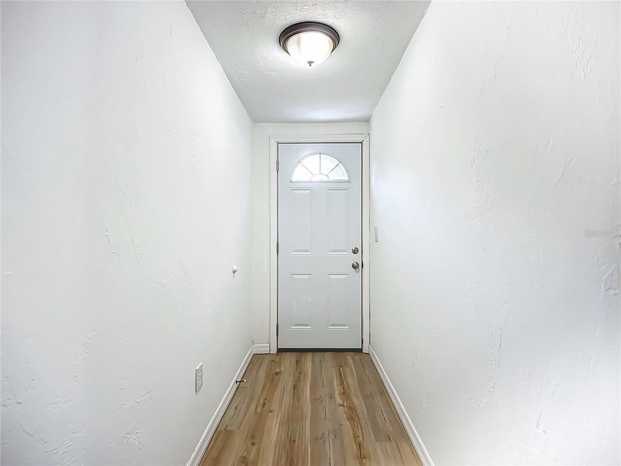 317 Jessica St S - Photo 2 of 34