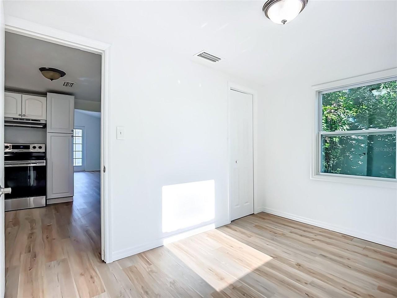 317 Jessica St S - Photo 7 of 34