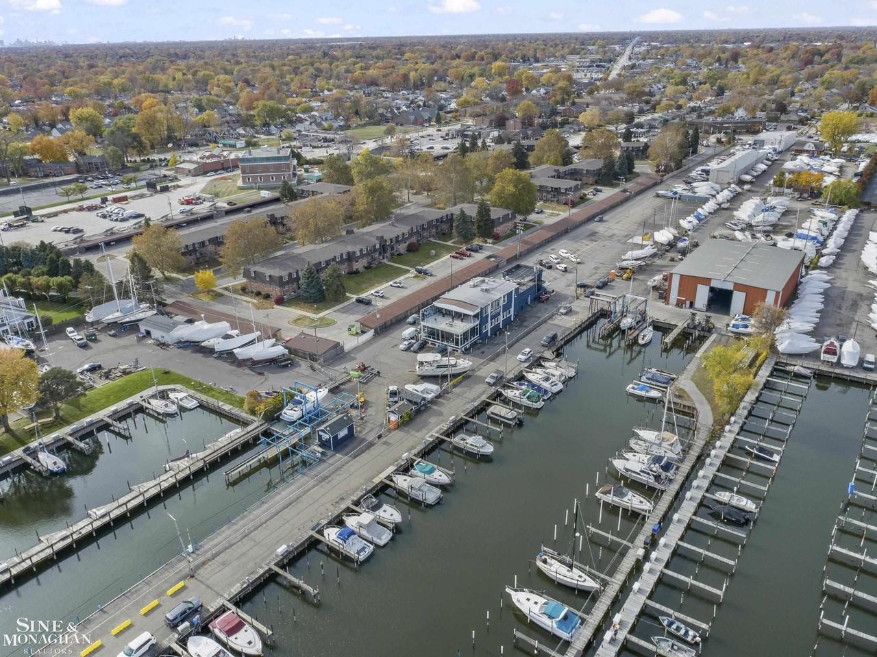 412 Riviera Dr - Photo 3 of 31