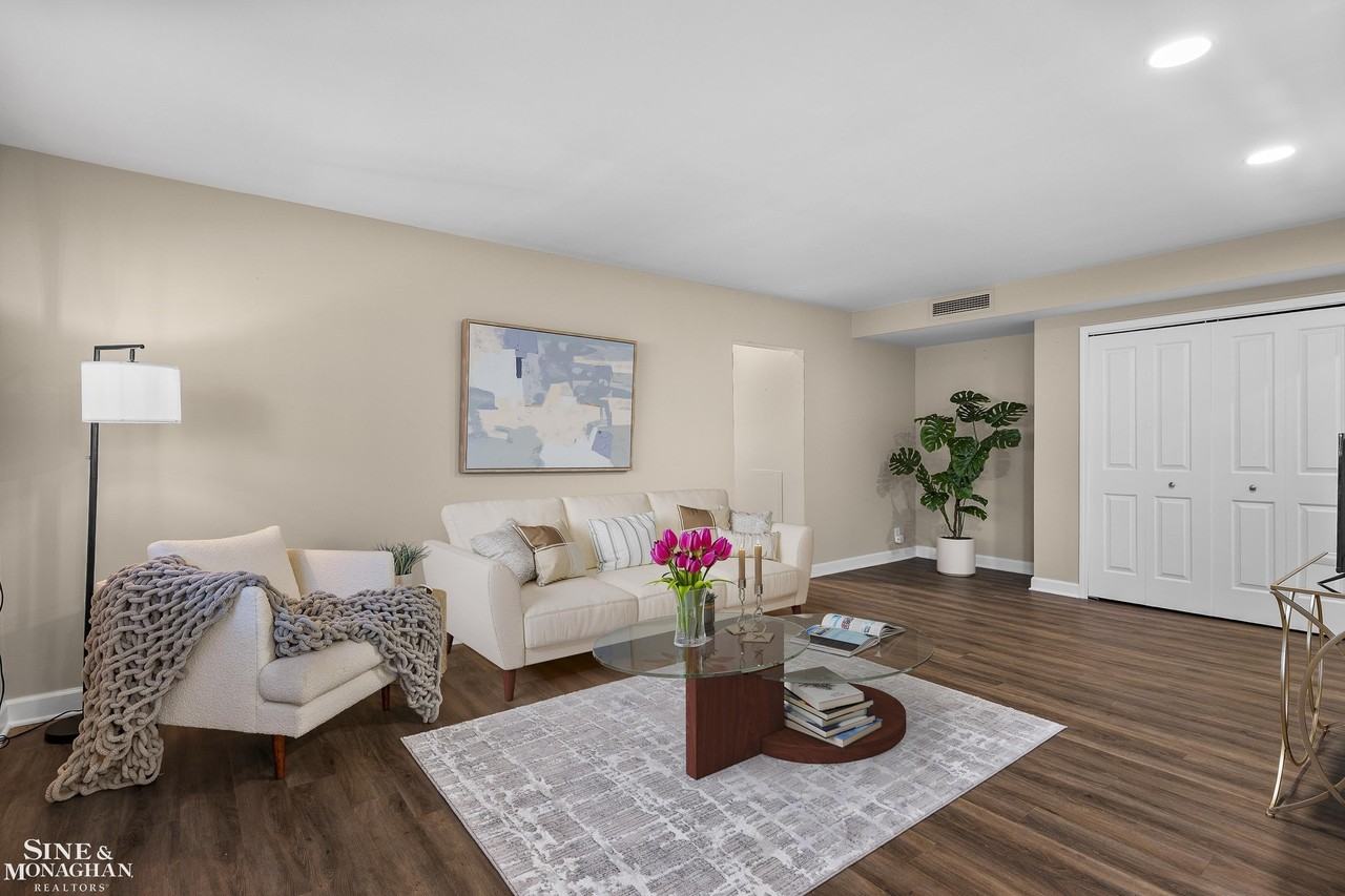 412 Riviera Dr - Photo 5 of 31