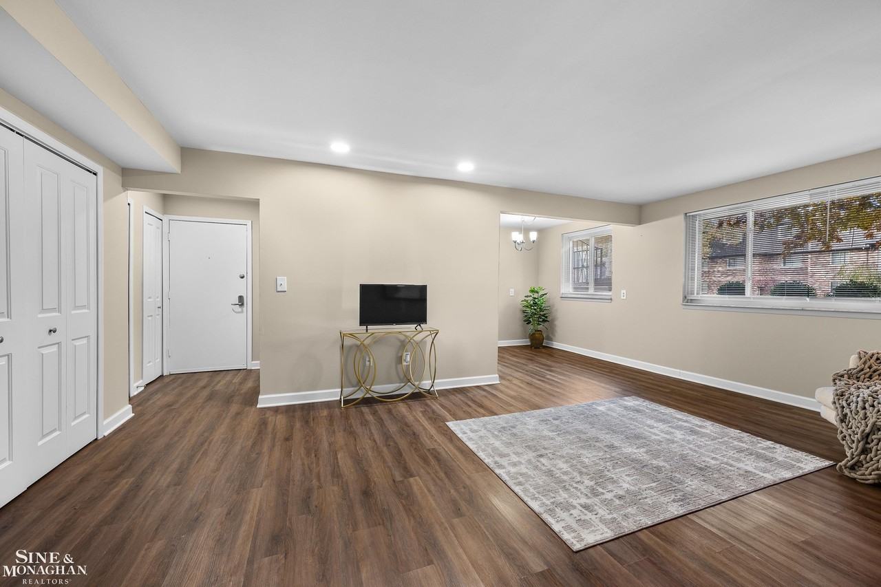 412 Riviera Dr - Photo 6 of 31