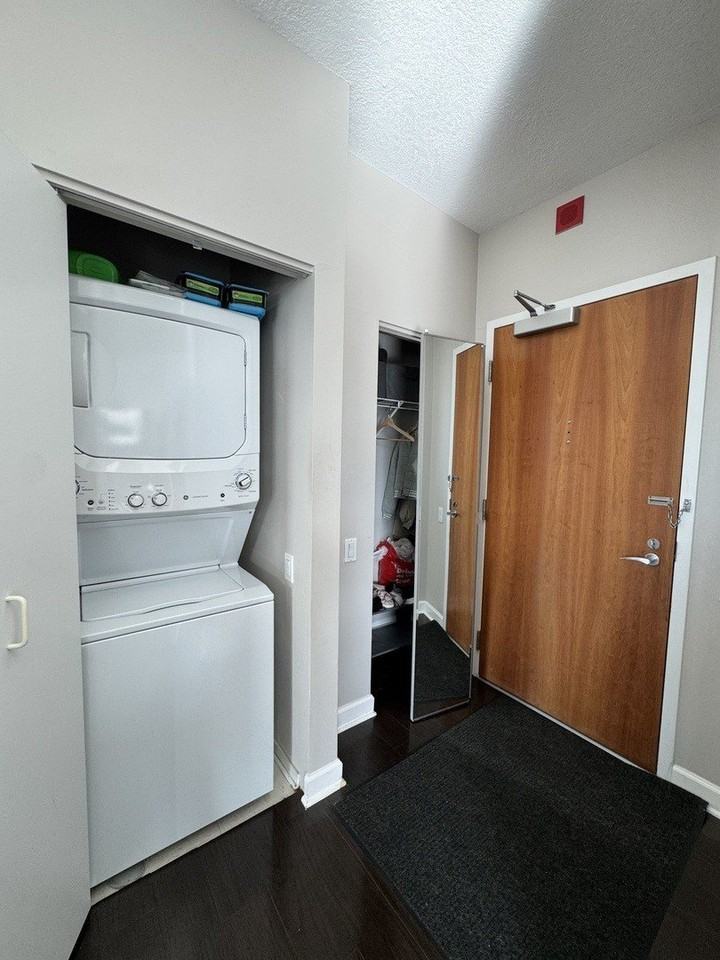 600 N Kingsbury St #1602 - Photo 7 of 17