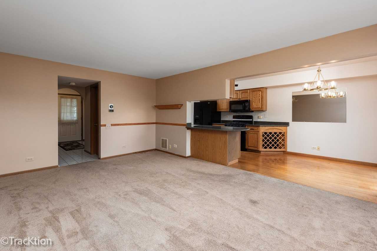 75 Saint Croix Ct - Photo 3 of 18