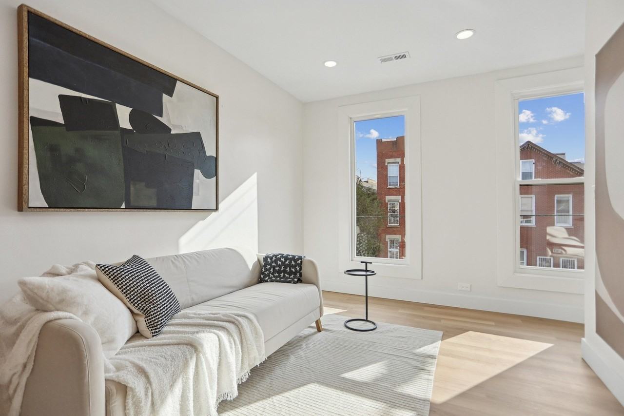 1310 W Erie St #2 - Photo 3 of 12