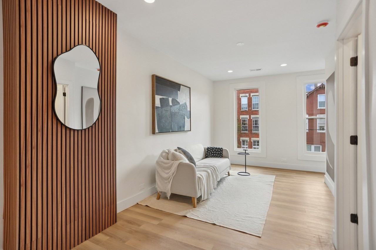 1310 W Erie St #2 - Photo 5 of 12