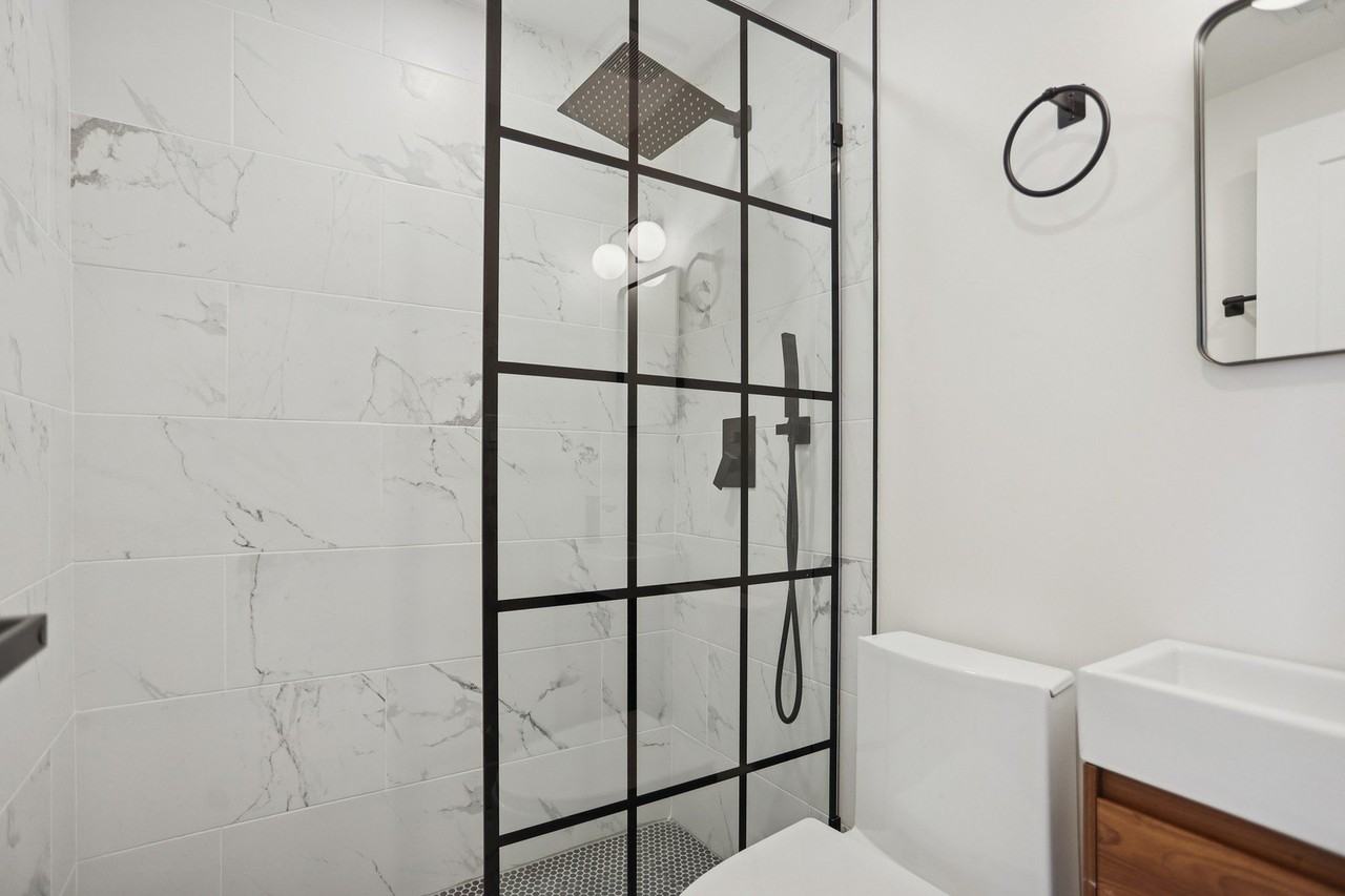 1310 W Erie St #2 - Photo 6 of 12