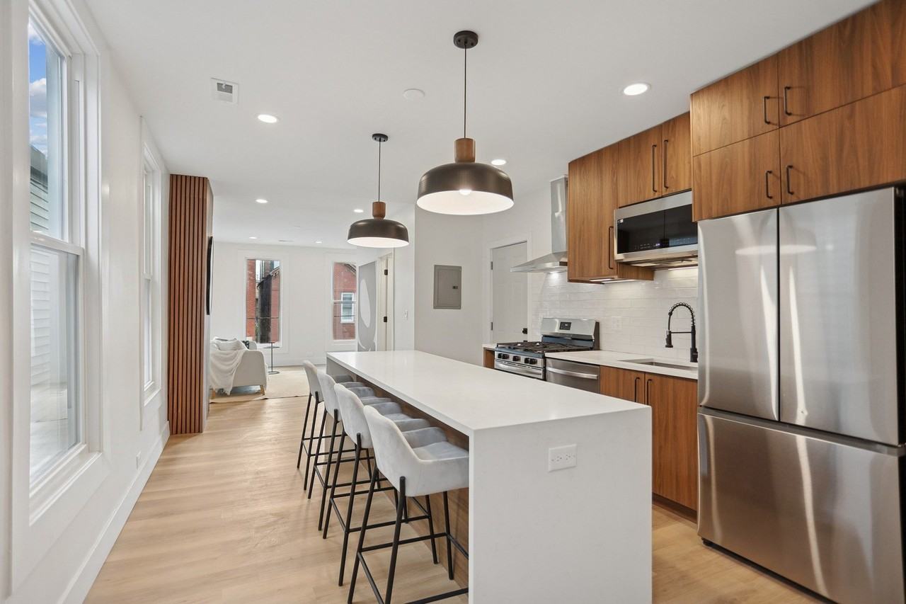 1310 W Erie St #2 - Photo 7 of 12