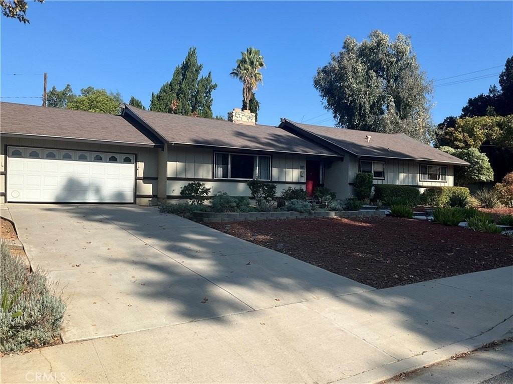 129 Sunridge Way - Photo 3 of 18