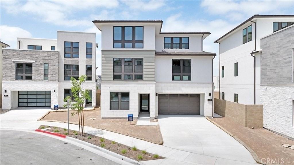 217 Stage - Photo 2 of 26