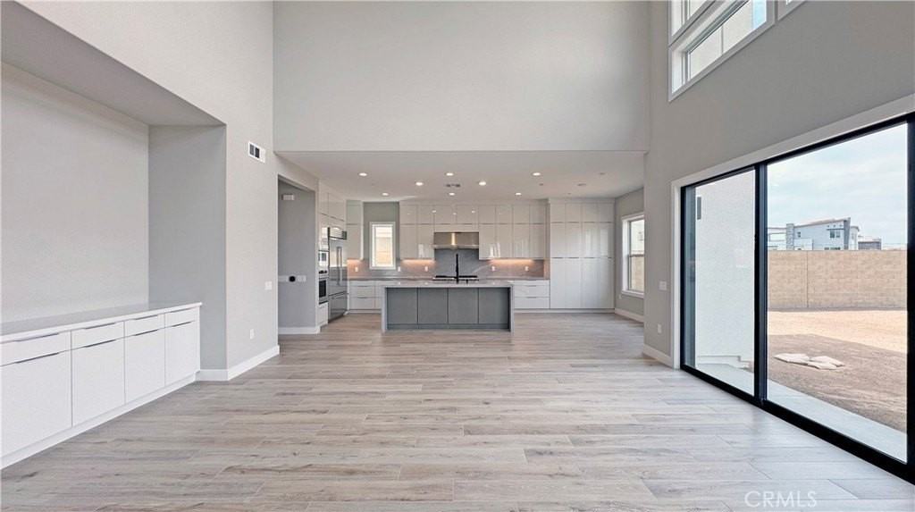 217 Stage - Photo 5 of 26