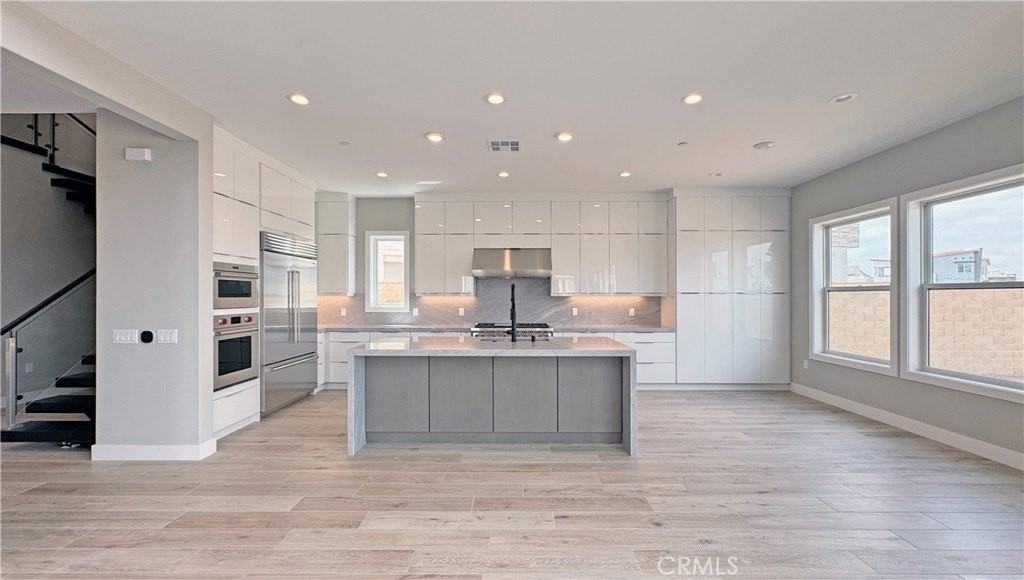 217 Stage - Photo 7 of 26