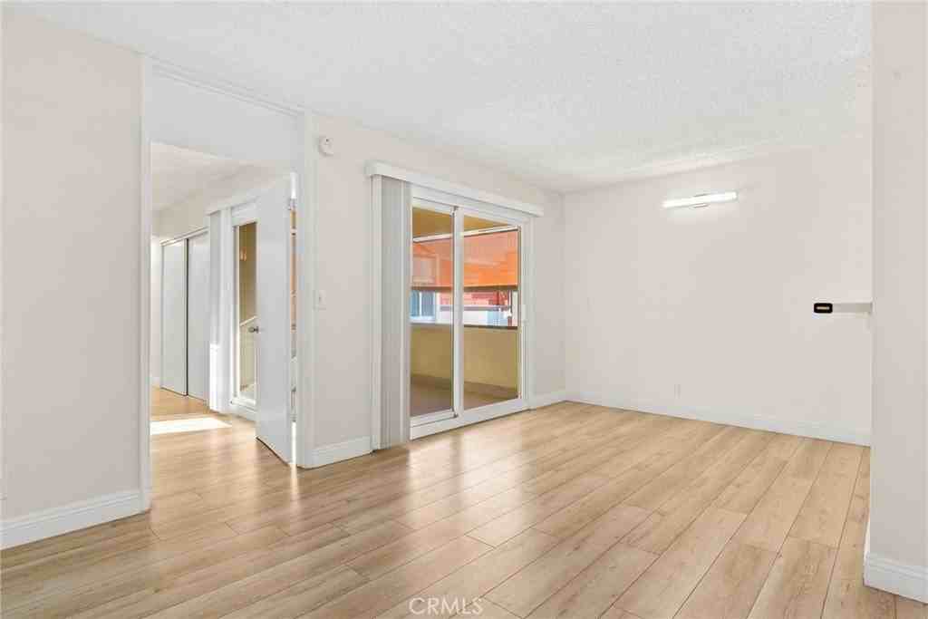 5651 Sumner Way #310 - Photo 5 of 25