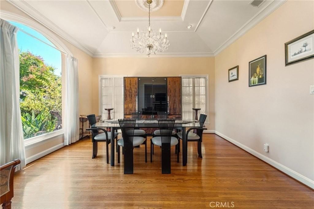 233 S Swall Dr - Photo 2 of 28