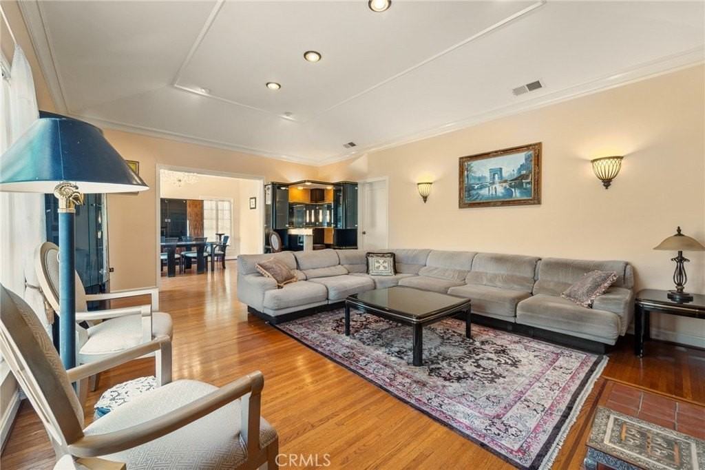 233 S Swall Dr - Photo 3 of 28