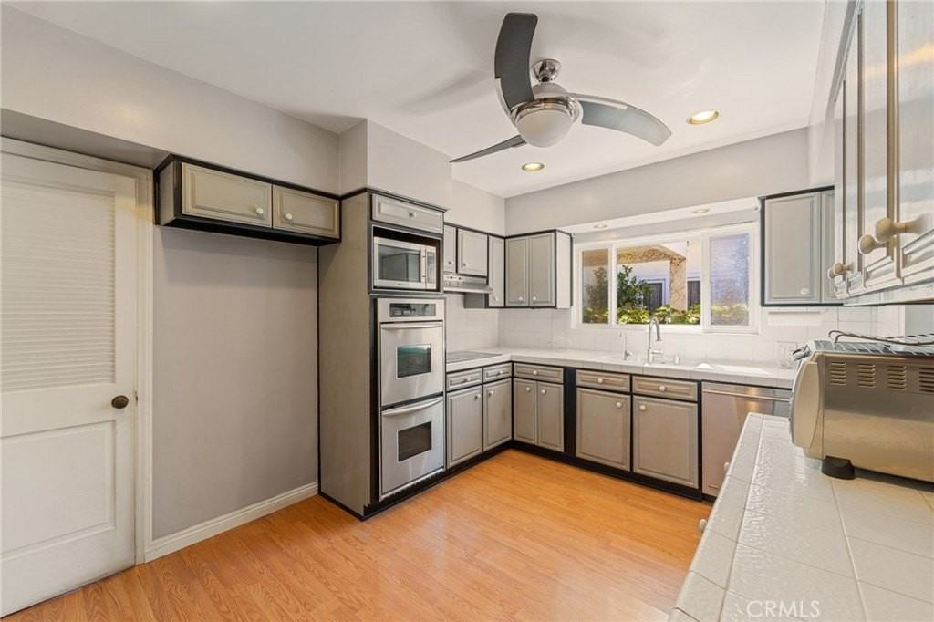 233 S Swall Dr - Photo 6 of 28