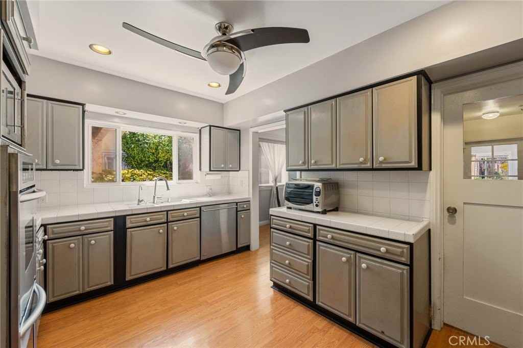 233 S Swall Dr - Photo 7 of 28