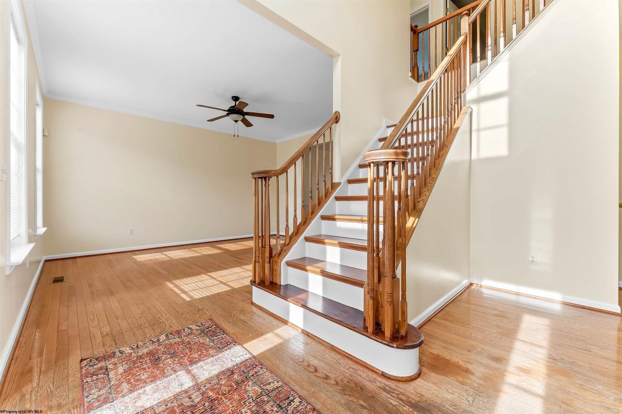 618 Hayfield St - Photo 4 of 47