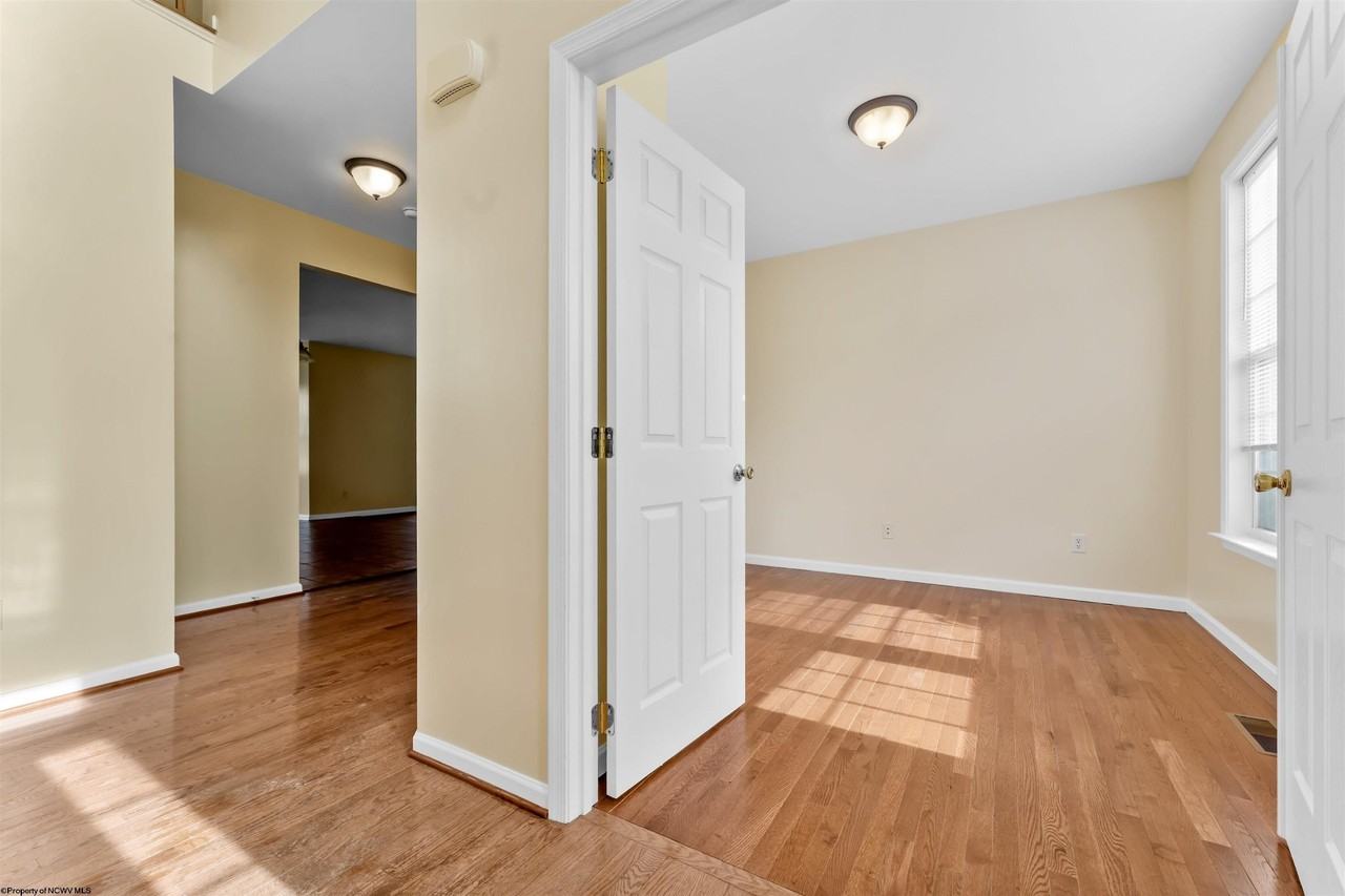 618 Hayfield St - Photo 7 of 47