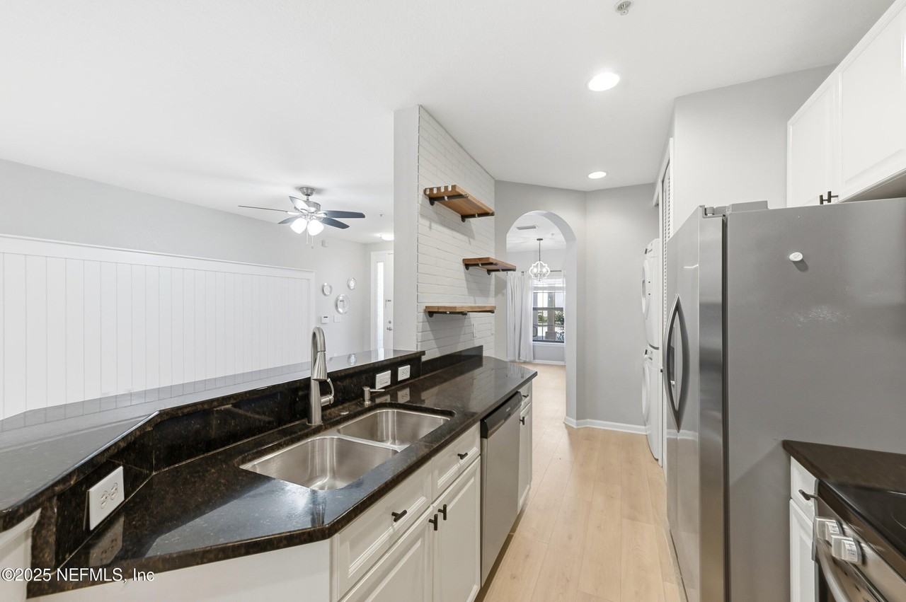 415 La Travesia Flora Unit 102 #102 - Photo 4 of 11