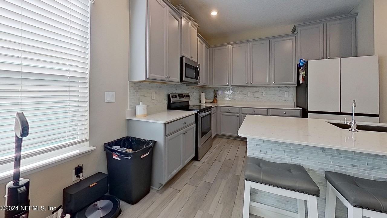 10887 Ventnor Ave - Photo 4 of 19