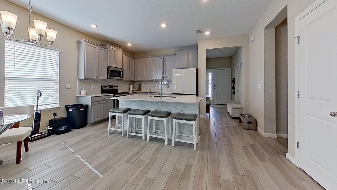 10887 Ventnor Ave - Photo 5 of 19