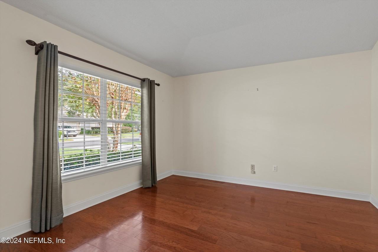 293 Edge Of Woods Rd - Photo 5 of 26