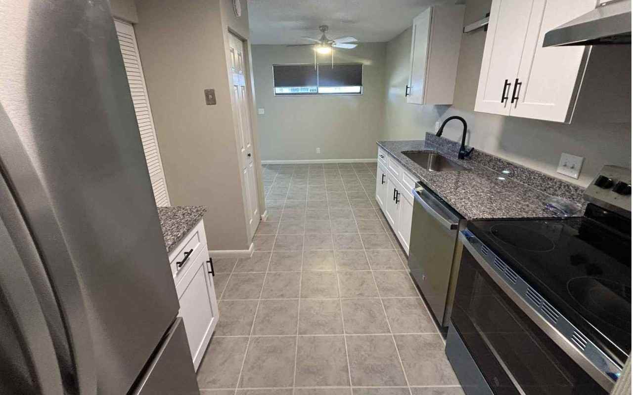 3815 Nw Huntsboro St - Photo 3 of 12