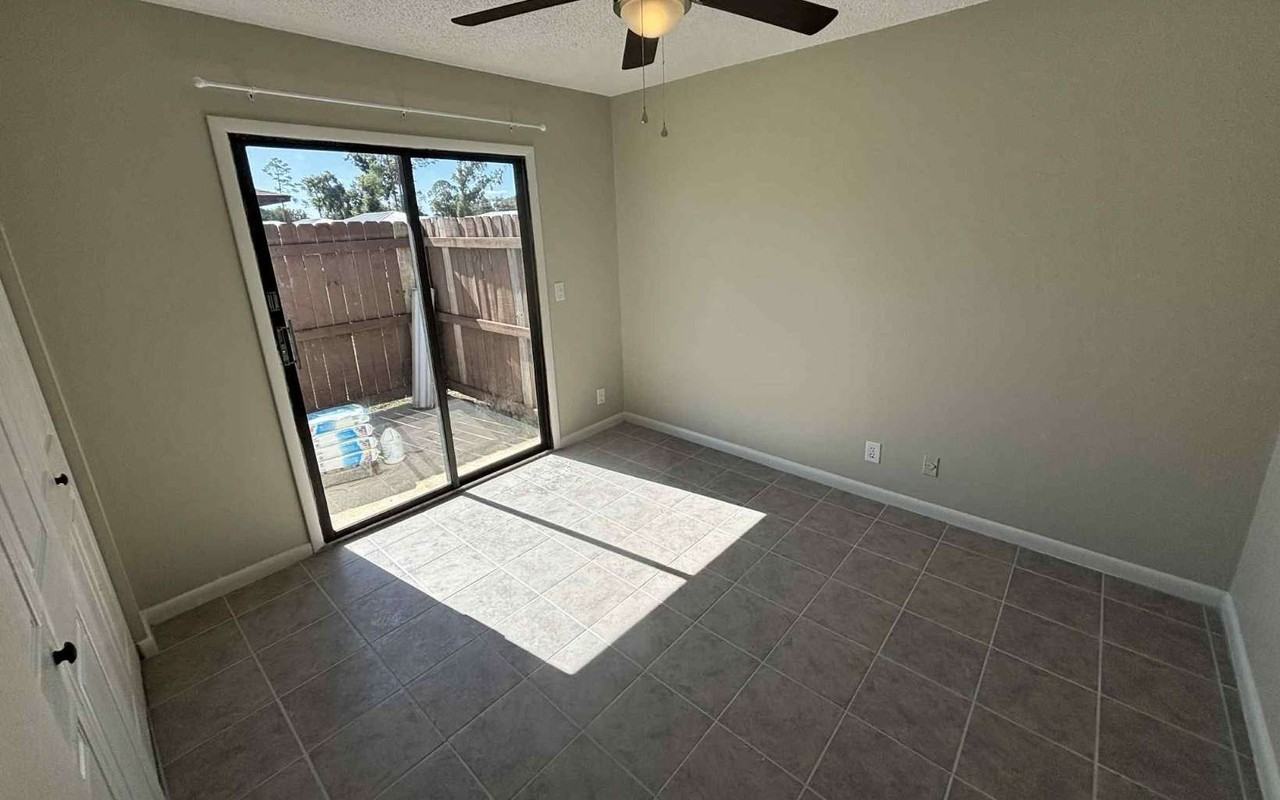 3815 Nw Huntsboro St - Photo 7 of 12