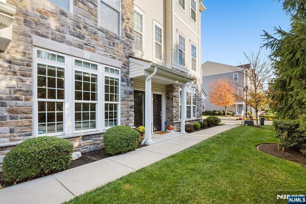 5 Clover Lane - Photo 3 of 39