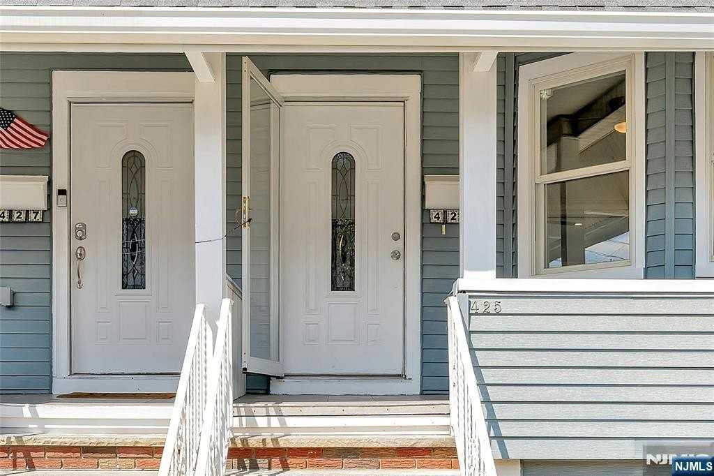 425 Hancock Pl - Photo 2 of 31