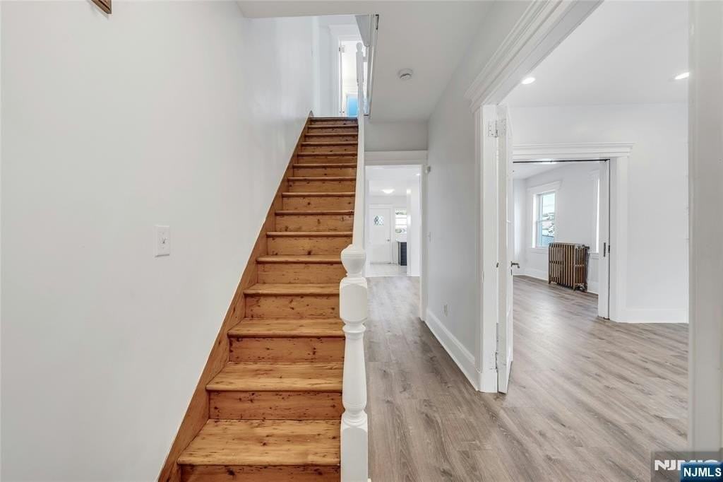 425 Hancock Pl - Photo 3 of 31