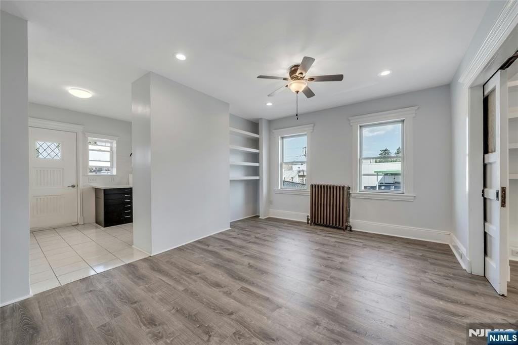 425 Hancock Pl - Photo 6 of 31