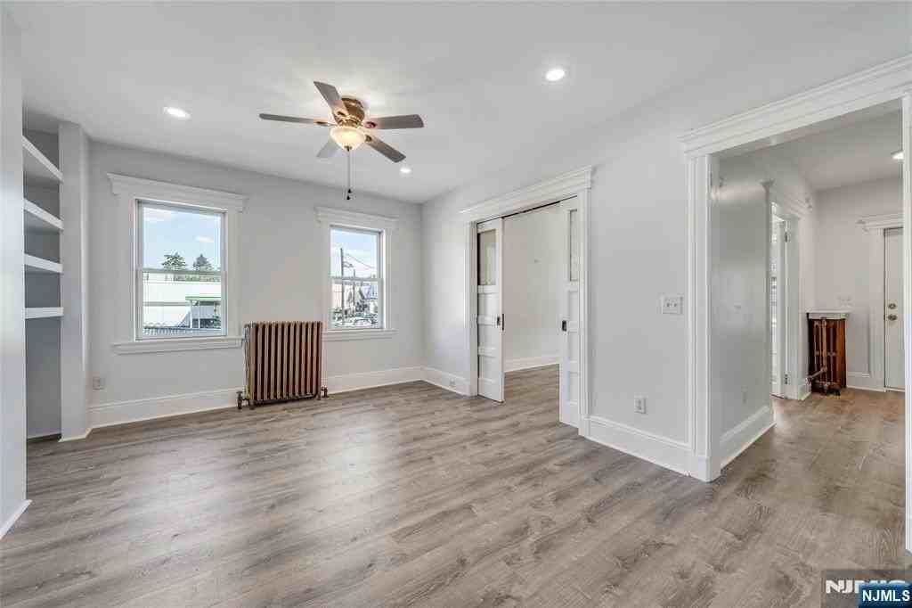 425 Hancock Pl - Photo 7 of 31