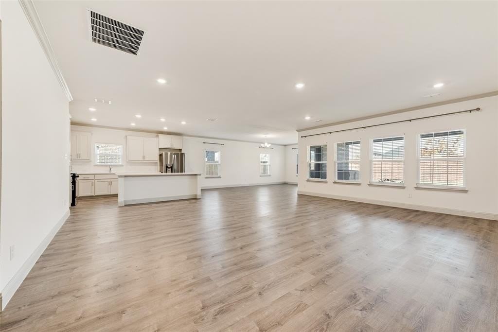 335 Community Dr - Photo 5 of 26