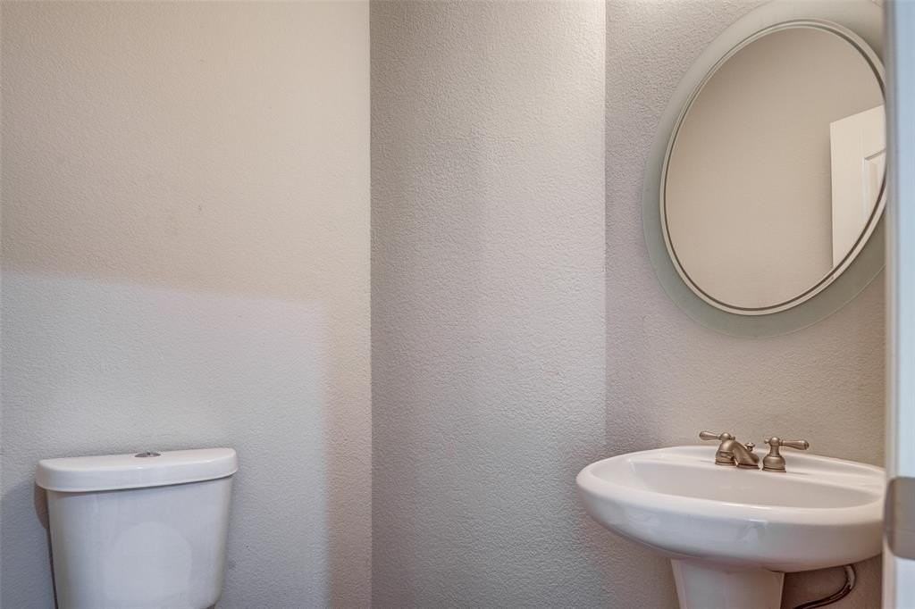 916 Carlsbad Dr - Photo 6 of 34