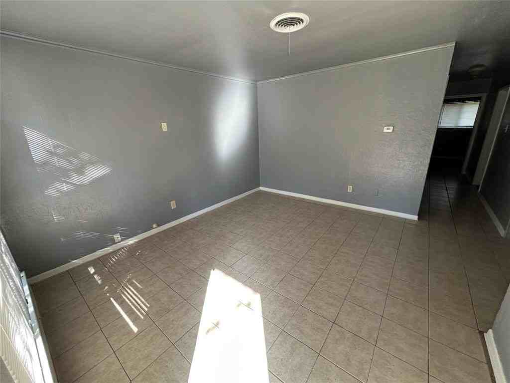 4749 Forest Wood Dr - Photo 3 of 12