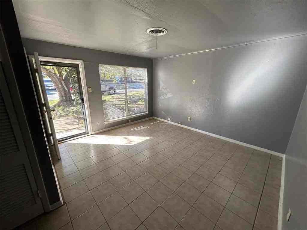 4749 Forest Wood Dr - Photo 4 of 12