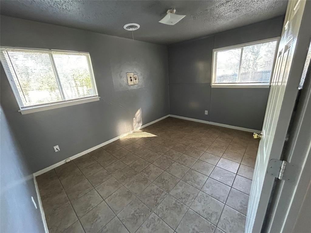 4749 Forest Wood Dr - Photo 6 of 12