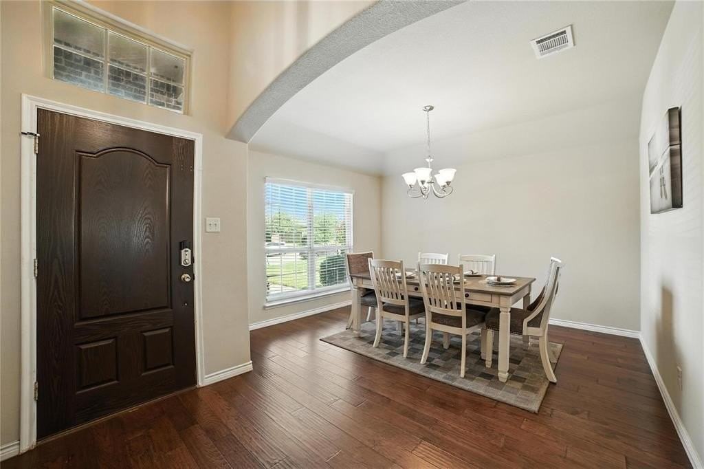 1402 Palasades Ct - Photo 4 of 34