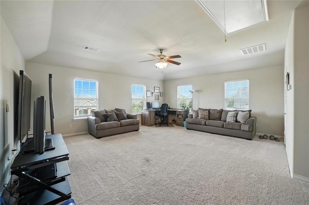 1402 Palasades Ct - Photo 6 of 34