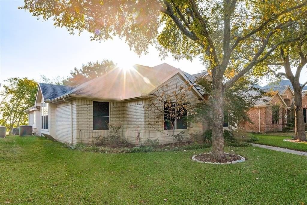 305 Parkhurst Ln - Photo 2 of 25