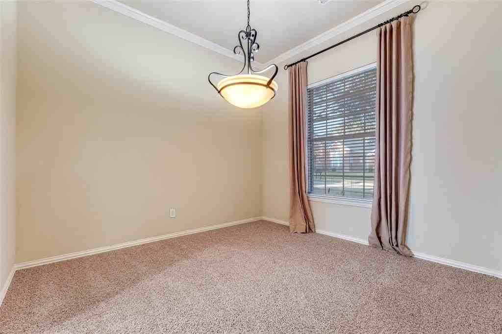 305 Parkhurst Ln - Photo 5 of 25