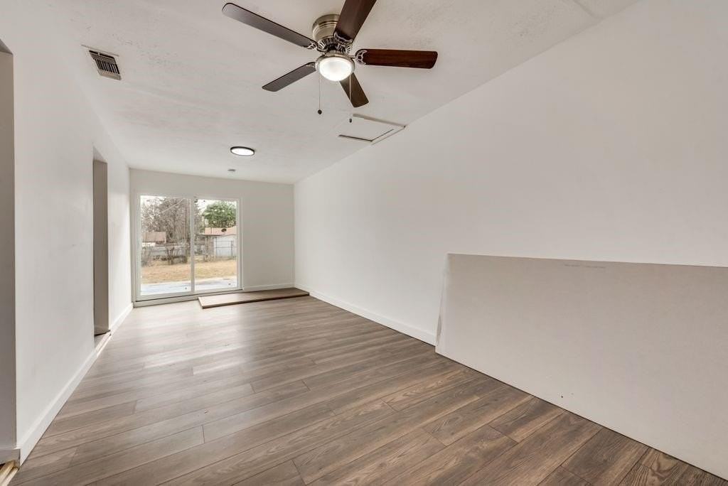 3864 Castle Hills Dr - Photo 2 of 13